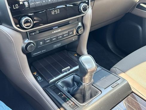 Used 2023 Lexus GX 460 Premium w/ Accessory Package AWD/4WD image 23