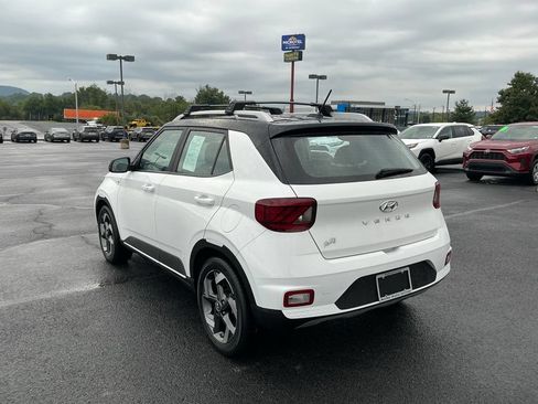 Certified 2023 Hyundai Venue Limited FWD image 11