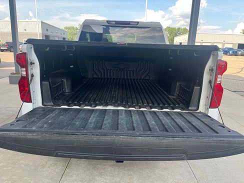 Used 2022 Chevrolet Silverado 1500 LT AWD/4WD image 6