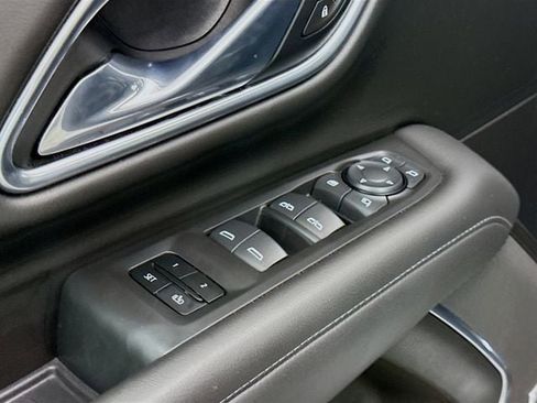 Used 2021 Chevrolet Suburban Z71 w/ Luxury Package image 19