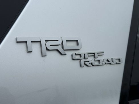 Used 2018 Toyota 4Runner SR5 image 39