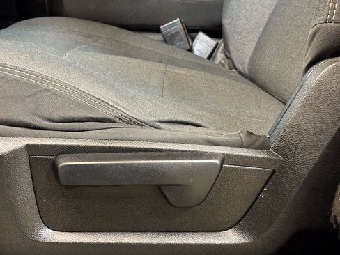 Used 2024 RAM 2500 Tradesman w/ Chrome Appearance Group image 11