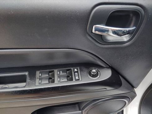 Used 2014 Jeep Patriot Latitude w/ Freedom Edition Package FWD image 13