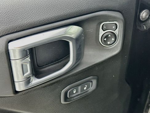 Used 2023 Jeep Gladiator Sport AWD/4WD image 17