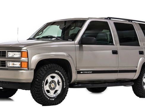 Used 2000 Chevrolet Tahoe Z71 w/ Comfort & Security Pkg AWD/4WD image 3