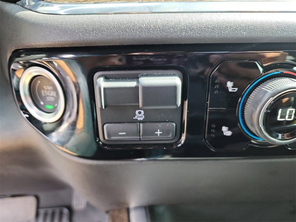 Used 2025 Chevrolet Silverado 3500 LT AWD/4WD image 23
