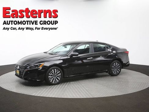 Used 2025 Nissan Altima 2.5 SV FWD image 57