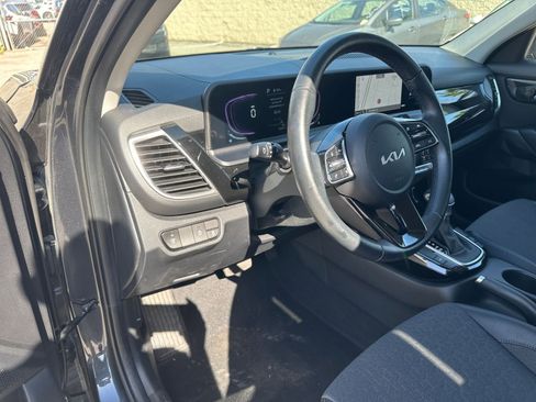 Used 2025 Kia Seltos S image 35