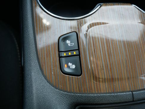 Used 2020 GMC Acadia SLE w/ Driver Convenience Package image 28