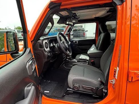 New 2025 Jeep Gladiator Sport AWD/4WD image 7