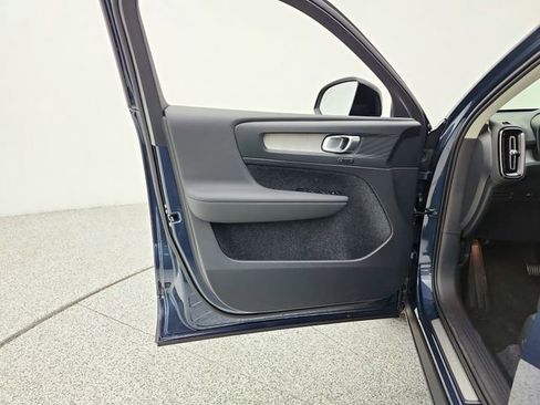 New 2026 Volvo XC40 B5 Core w/ Climate Package image 27