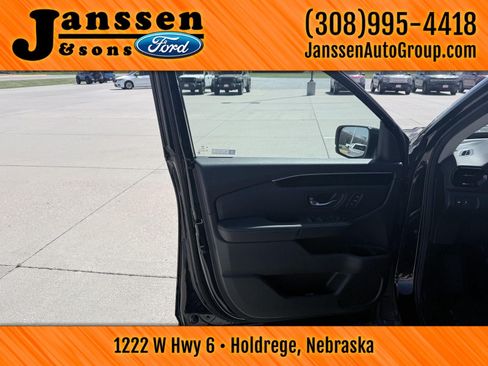 Used 2025 Honda Pilot EX-L image 9