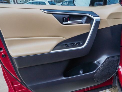 Used 2024 Toyota RAV4 XLE image 21