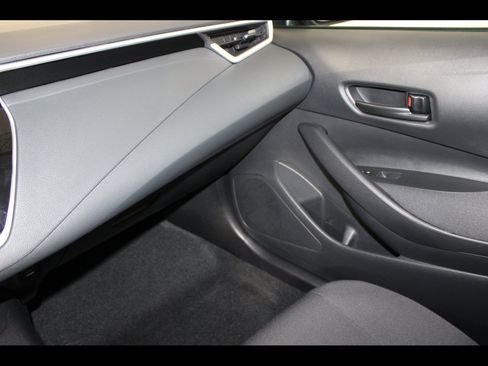Used 2025 Toyota Corolla LE w/ LE Premium Package FWD image 16