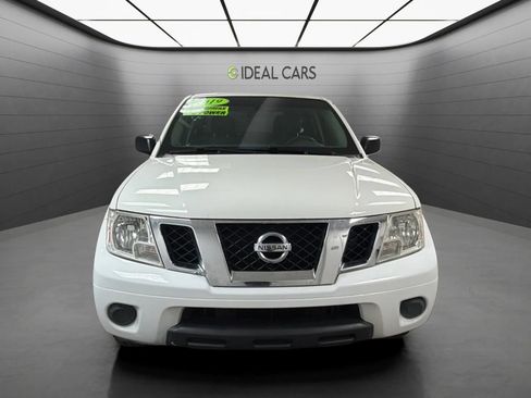 Used 2019 Nissan Frontier SV RWD image 2