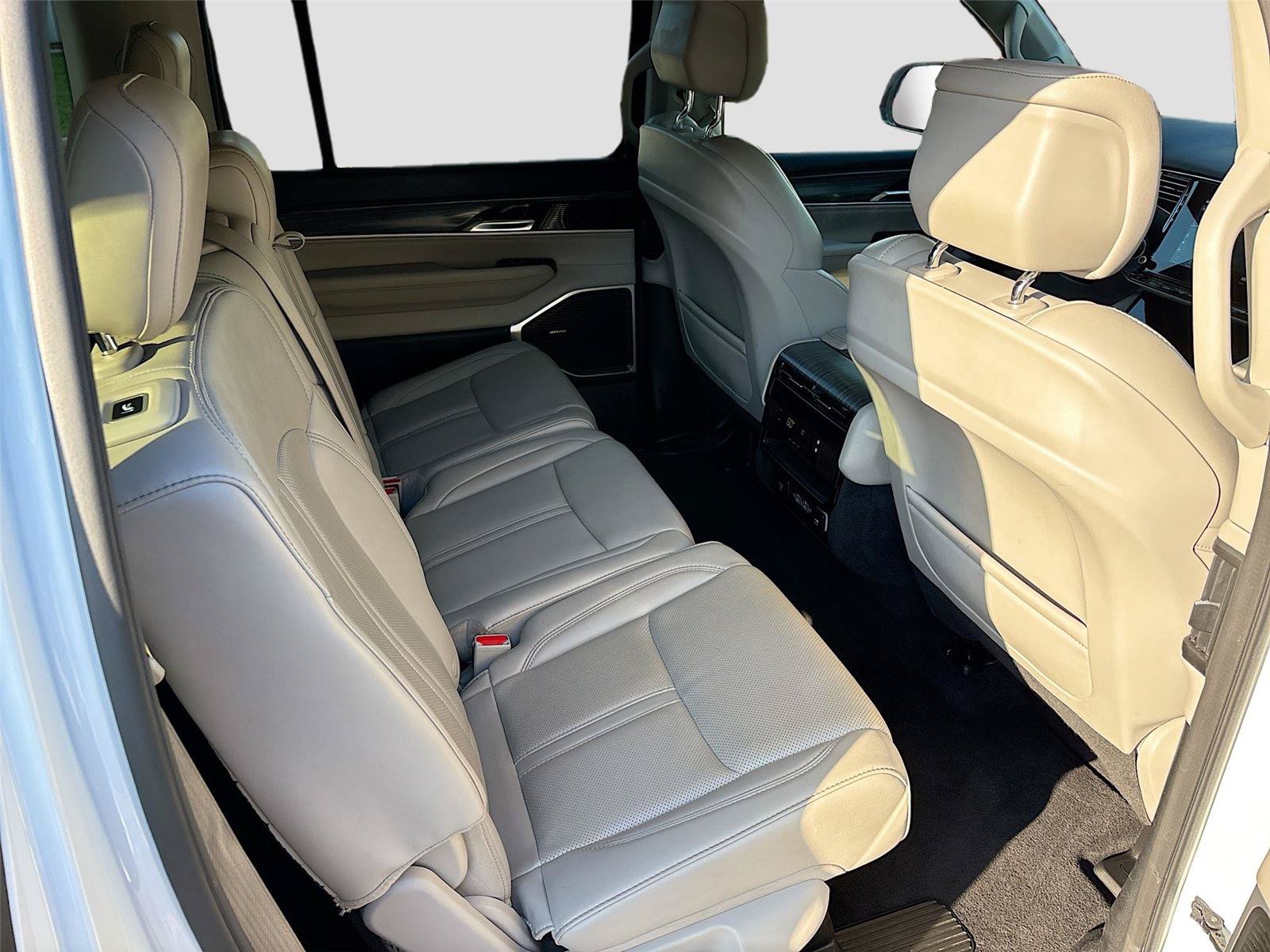 Used 2024 Jeep Wagoneer L Series II RWD image 29