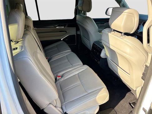 Used 2024 Jeep Wagoneer L Series II RWD image 29