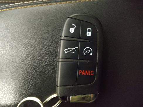 Used 2018 Jeep Compass Latitude w/ Popular Equipment Group FWD image 32