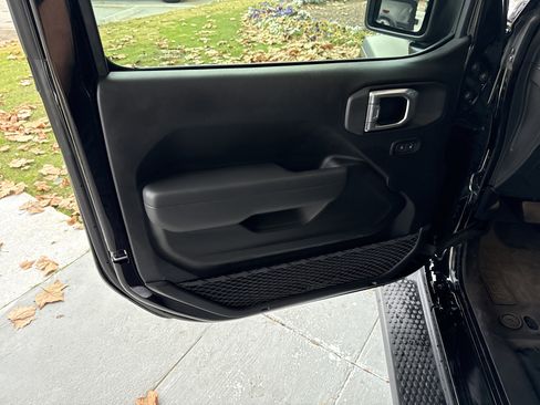 Used 2026 Jeep Wrangler Sport image 13