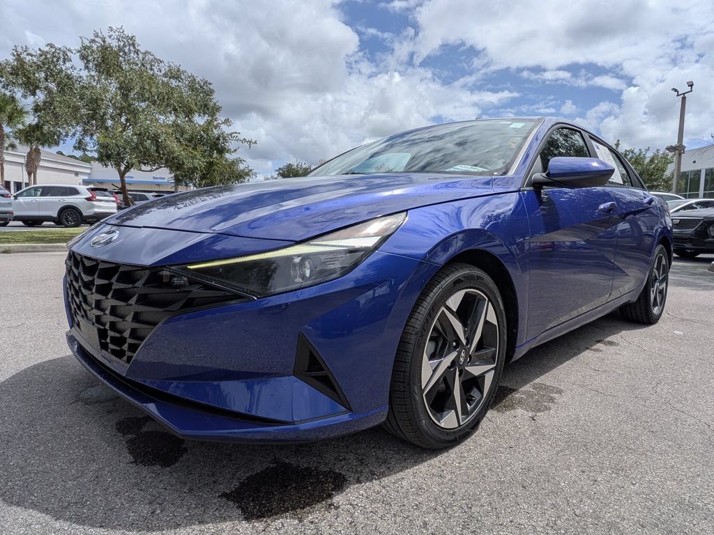 Used 2023 Hyundai Elantra SEL w/ Convenience Package FWD image 8