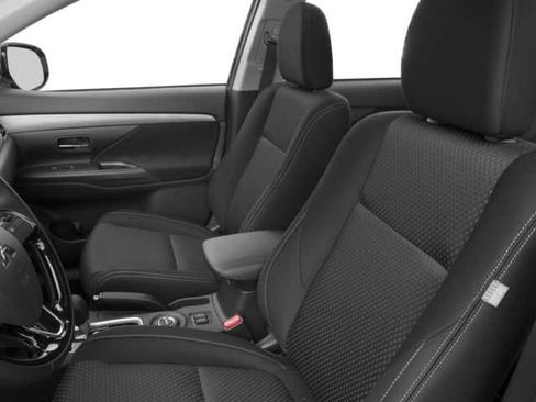 Used 2018 Mitsubishi Outlander SE image 9