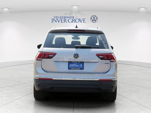 Certified 2023 Volkswagen Tiguan SE w/ Panoramic Sunroof Package AWD/4WD image 6