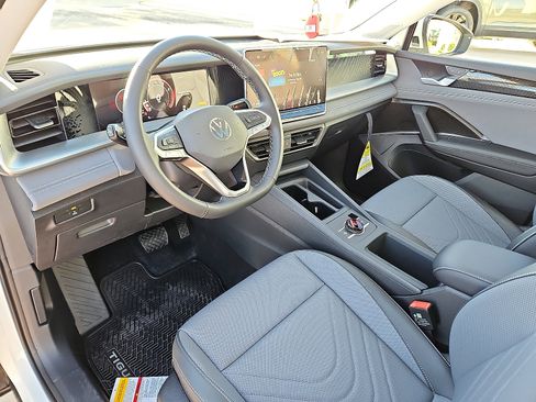 New 2026 Volkswagen Tiguan SE image 12