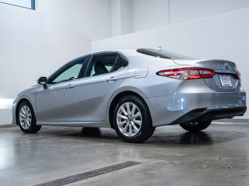 Used 2019 Toyota Camry LE FWD image 7