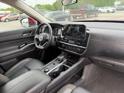 Used 2023 Nissan Pathfinder SL AWD/4WD image 17