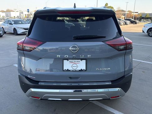 Used 2023 Nissan Rogue Platinum image 7