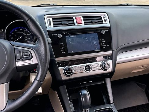Used 2017 Subaru Outback 2.5i Premium image 7