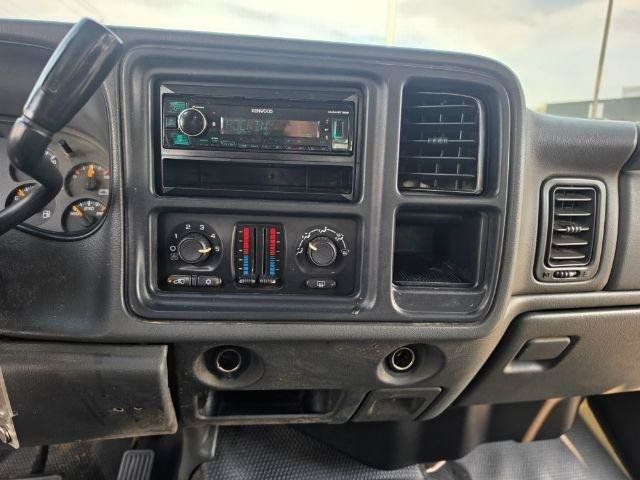 Used 2004 Chevrolet Silverado 2500 LS w/ Heavy-Duty Power Package AWD/4WD image 15