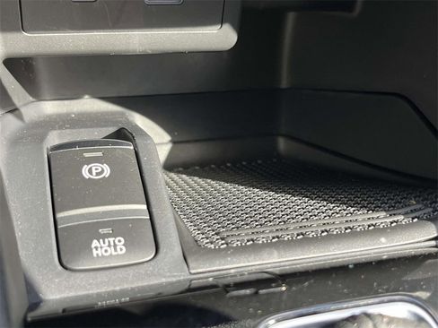 Used 2023 Nissan Kicks SR image 24