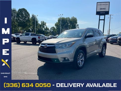 Used 2015 Toyota Highlander XLE image 1