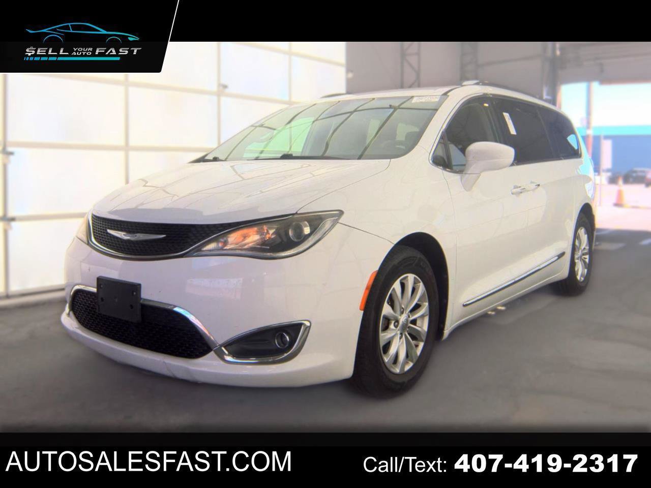 Used 2019 Chrysler Pacifica Touring-L FWD image 1