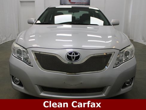 Used 2011 Toyota Camry LE image 2