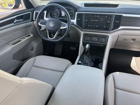 Used 2021 Volkswagen Atlas SE w/ Panoramic Sunroof Package FWD image 12