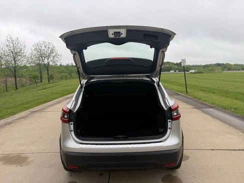 Used 2022 Nissan Rogue Sport SV FWD image 5