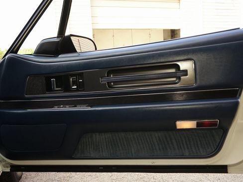 Used 1990 Buick Reatta Convertible image 18