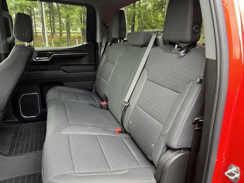 Used 2023 GMC Sierra 1500 SLE image 16