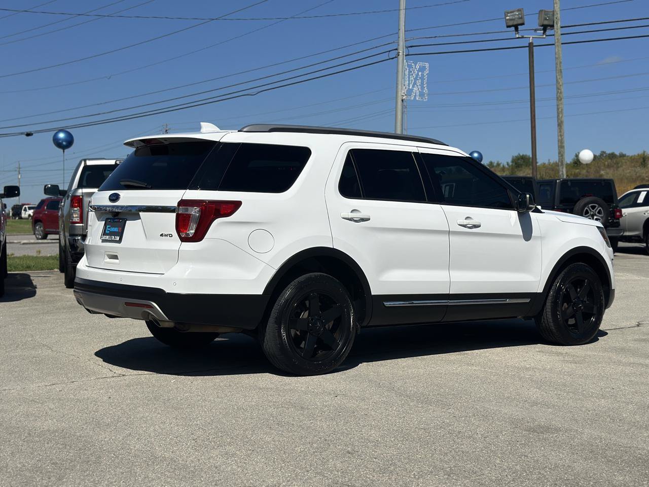 Used 2017 Ford Explorer XLT AWD/4WD image 4