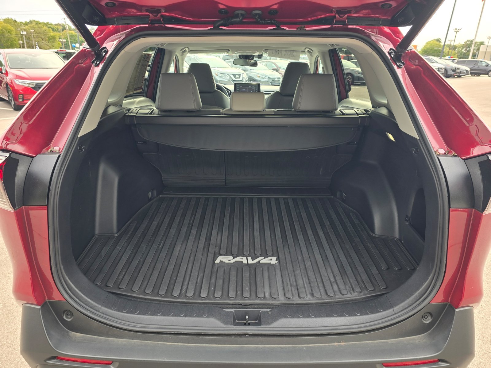 Used 2022 Toyota RAV4 XLE Premium AWD/4WD image 26