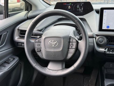 Used 2025 Toyota Prius XLE image 14