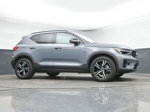 Used 2023 Volvo XC40 B5 Plus w/ Protection Package Premier AWD/4WD image 10
