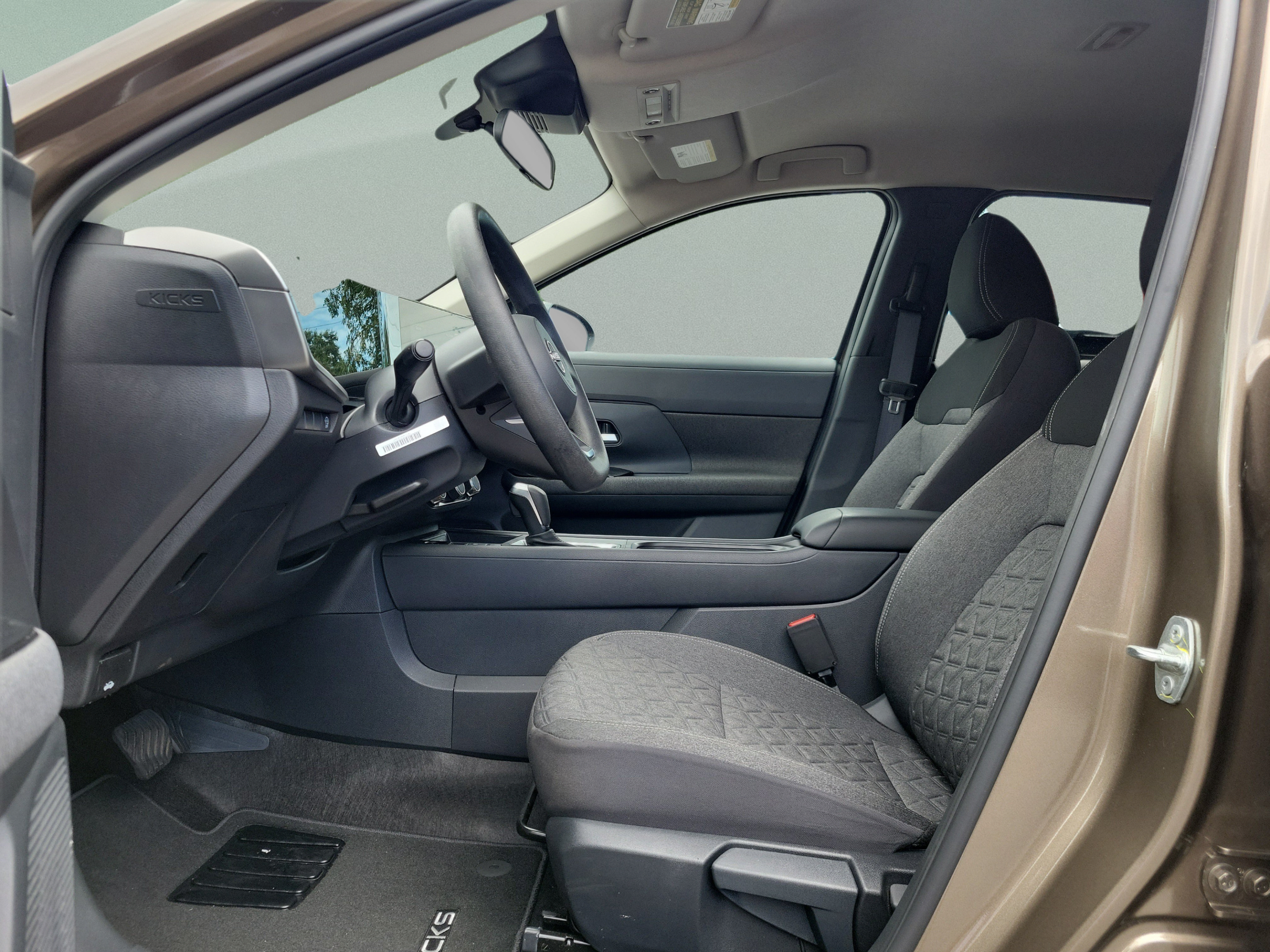 Used 2025 Nissan Kicks SV FWD image 17