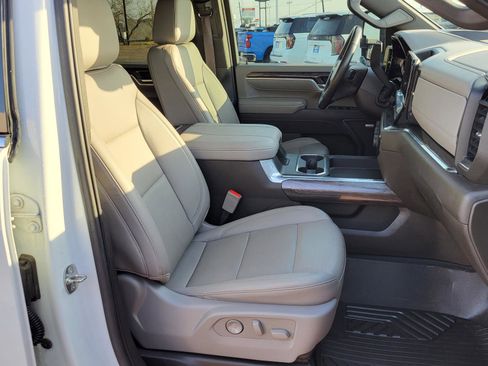 Used 2024 Chevrolet Silverado 2500 LTZ w/ LTZ Plus Package image 10