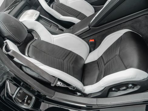 Used 2025 Chevrolet Corvette Stingray Preferred Conv w/ Chrome Exterior Badge Package RWD image 31