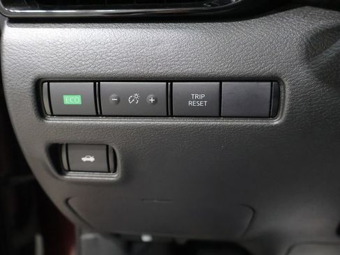 Used 2024 Nissan Sentra SV FWD image 31