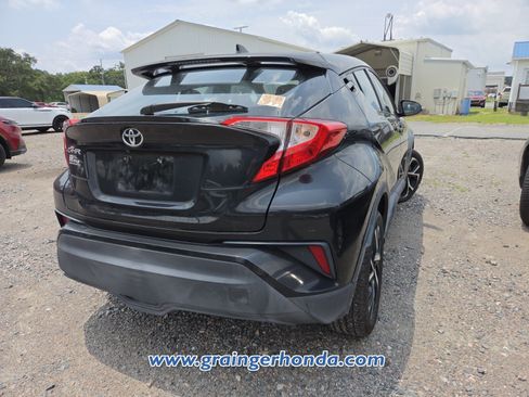 Used 2018 Toyota C-HR XLE FWD image 7