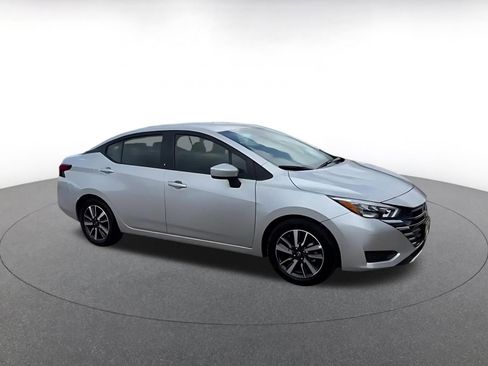 Used 2025 Nissan Versa SV FWD image 2